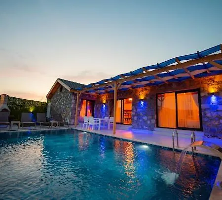 Yigit & Ege & Yagiz - Happy Villalari フェティエ